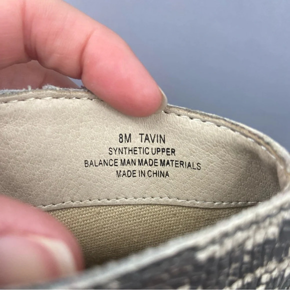 Dolce Vita Tavin Ankle Bootie in Snakeskin Reptile Size 8 - Picture 8 of 10